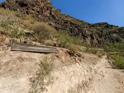 Under the old aqueduct