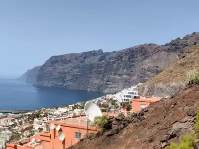 Los Gigantes Clifs