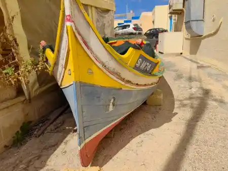 Colouring of the village Wied Iž Zurrieg