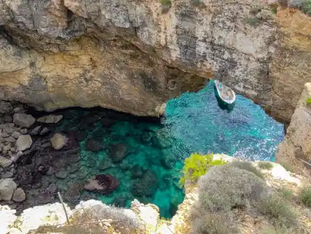San Niklaw Bay rock window to the cave