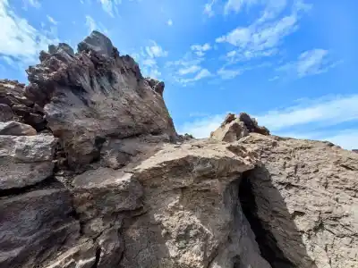 Lava overhangs around the El teide trail