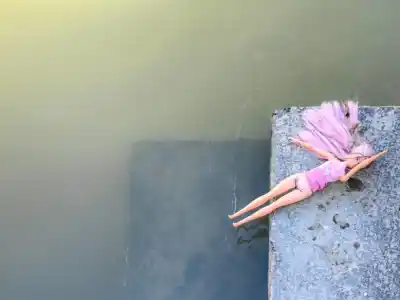 Sunbathing Barbie on the banks of the Tiber