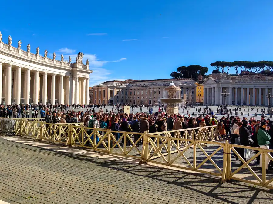 Crowds in the Vatican