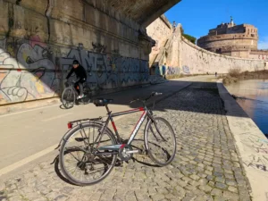 Rome on bicycles aroundTiber