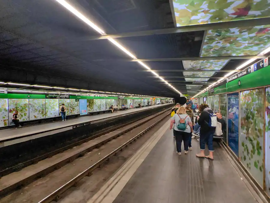 Barcelona metro. Unexpectedly we had to wait 2 minutes extra.