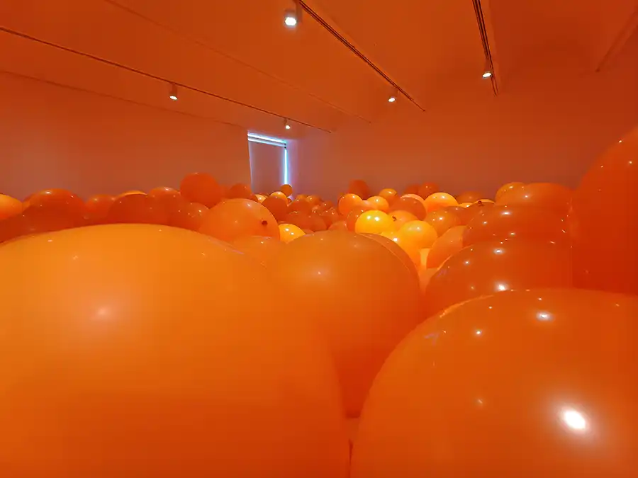 In a universe of orange balloons