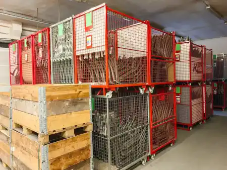 Frame warehouse Kostka