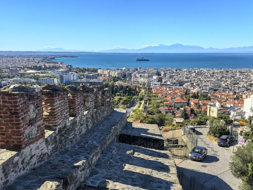 Pyrgos Aliseos: best Olymp panorama, just few steps from Heptapyrgion of Thessaloniki