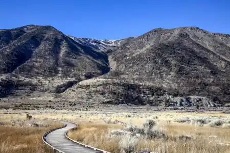 Entry to Mono lake