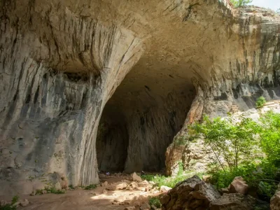 Prohodna Cave