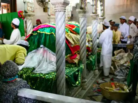 Thomb Haji Ali Dargah