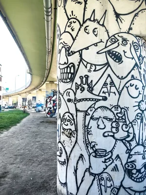 Grafiti on bridge