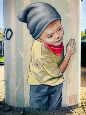 Grafiti on bridge