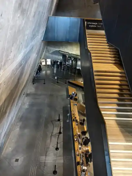 Interiors Muzeum II Wojny Światowej.