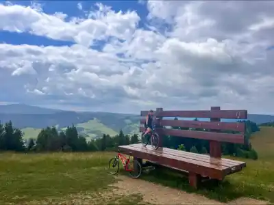 Kykula and the biggest bench