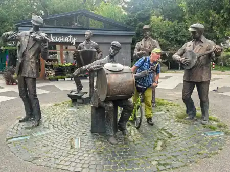 Johnny even sang with one such jazz band.