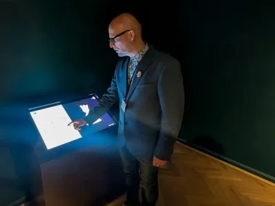 Smart education for visitors