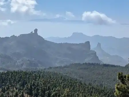Roque Nublo a Bentayga pohľad z Pico de las Nieves