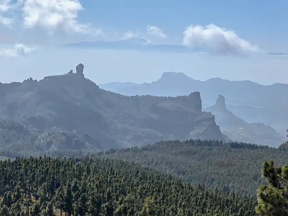 Roque Nublo a Bentayga pohľad z Pico de las Nieves