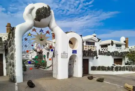 Entry to Los Villarreales